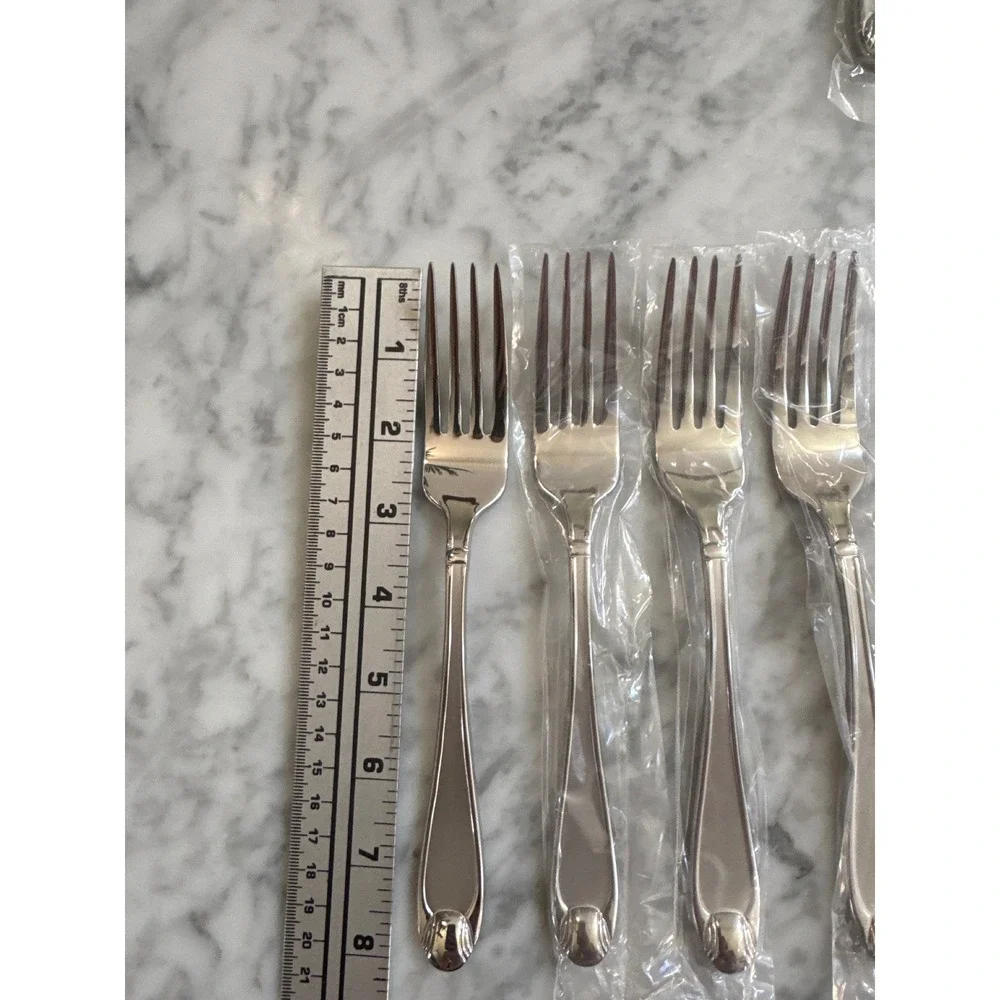 Oneida Garnet Stainless Steel Dinner Forks Set of 4 Glossy 18/10 OHSGARN 8 Inch